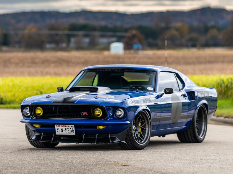 Ford Mustang Mach 1 UNKL stuningowany przez Ringbrothers