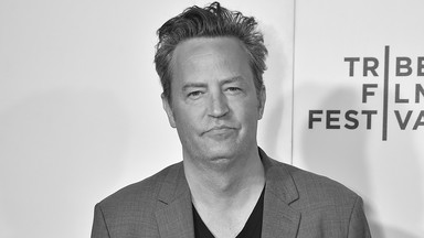 Matthew Perry walczył z uzależnieniami. Brał 55 tabletek dziennie, był na 15 odwykach