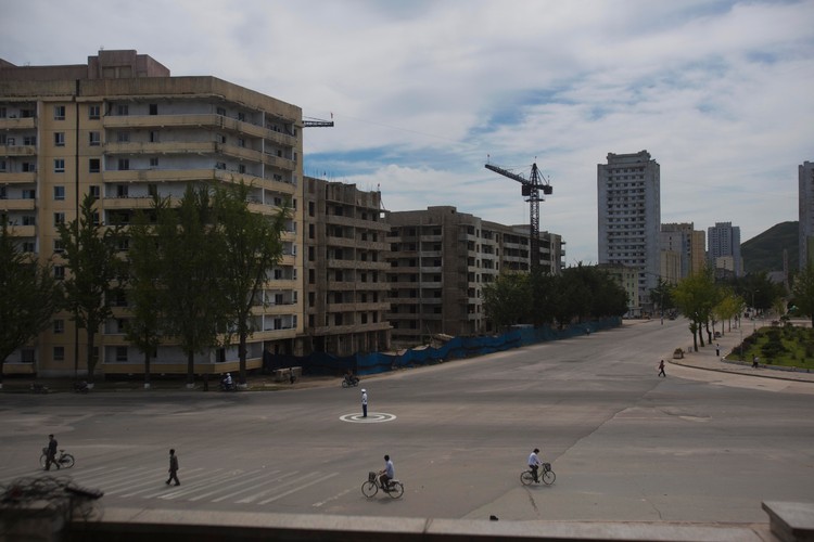 Policjant na skrzyżowaniu