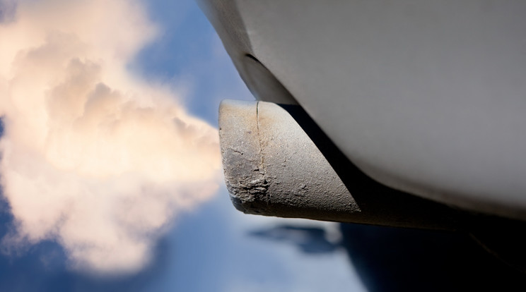 A kipufogógáz színéből általában következtetni lehet arra, hogy mi hibásodott meg az autóban /Fotó: Shutterstock