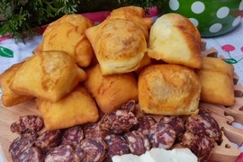 Bez dizanja testa i čekanja: Napravite brze jogurt uštipke - zamesite, razvaljate i ispržite