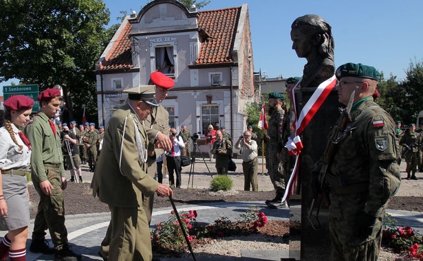 W Miłomłynie odsłonięto pomnik Danuty Siedzikówny "Inki"