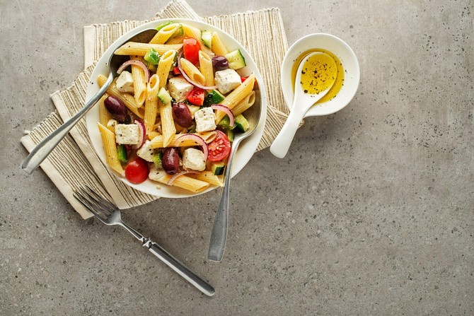 salata sa testeninom