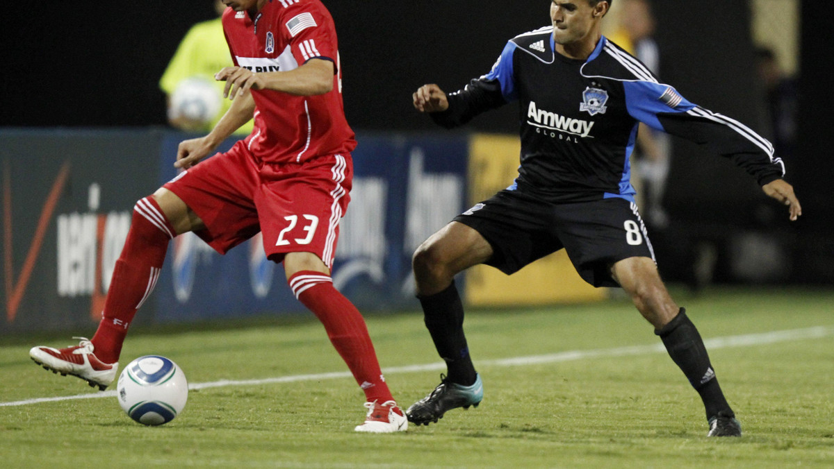 Columbus Crew prowadzony przez Roberta Warzychę uległ San Jose Earthquakes 0:3. Pierwszego gola w spotkaniu strzelił Chris Wondolowski - Amerykanin z polskimi korzeniami, który był przymierzany do gry w reprezentacji Franciszka Smudy.