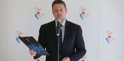 Rafał Trzaskowski w szpitalu. Ciężko przechodzi COVID-19