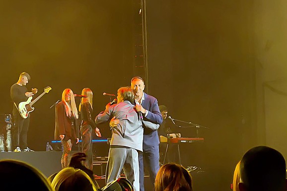 JAKOV OBJAVIO PRIVATNE PORUKE NA VIDEO BIMU Pokazao svima šta mu je Sergej Ćetković uradio u fotošopu, svi prasnuli u smeh (Video)