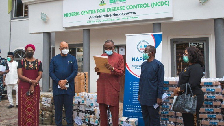 From left: Chairman/CEO of the NiDCOM Mrs Abike Dabiri-Erewa, Dr. Chikwe Ihekweazu, Chairman NCDC at the presentation of Diagnostics and Pharmaceutical Personal Protective Equipment worth millions of Naira by the Nigerian Association of Pharmacists and Pharmaceutical Scientists in the Americas (NAPPSA). With her are officials of NAPPSA. [Twitter/@lolusada]
