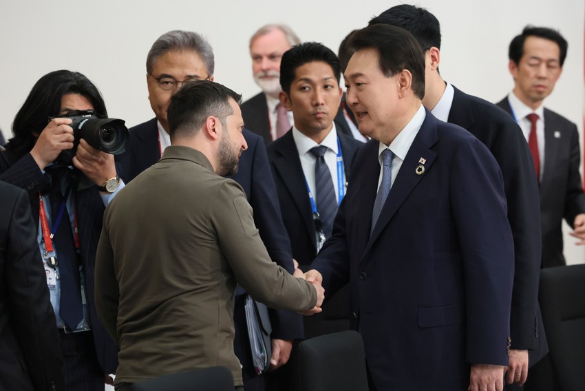 Volodimir Zelenski i Jun Suk Jeol na samitu G7 u Hirošimi