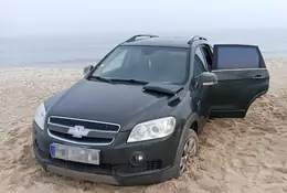 Wjechał Chevroletem na plażę i się zakopał, ale to był dopiero początek problemów