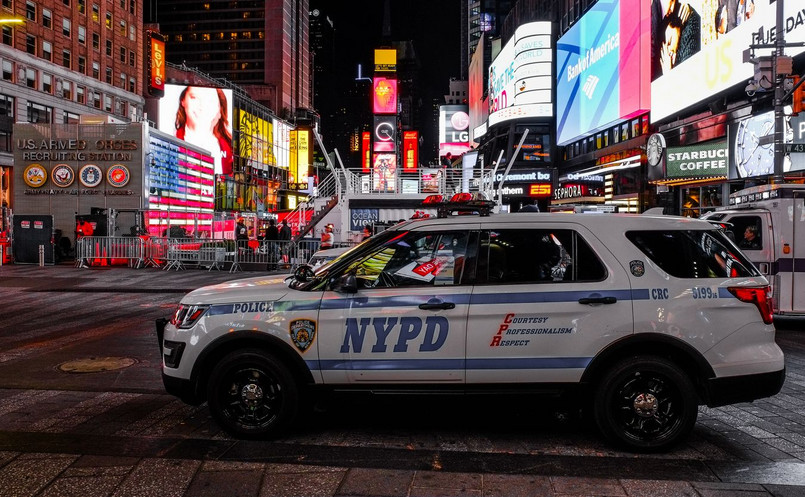 Burmistrz Nowego Jorku Bill de Blasio poinformował w środę, że władze nie zaobserwowały żadnych innych dodatkowych, wiarygodnych zagrożeń terrorystycznych wymierzonych w miasto.