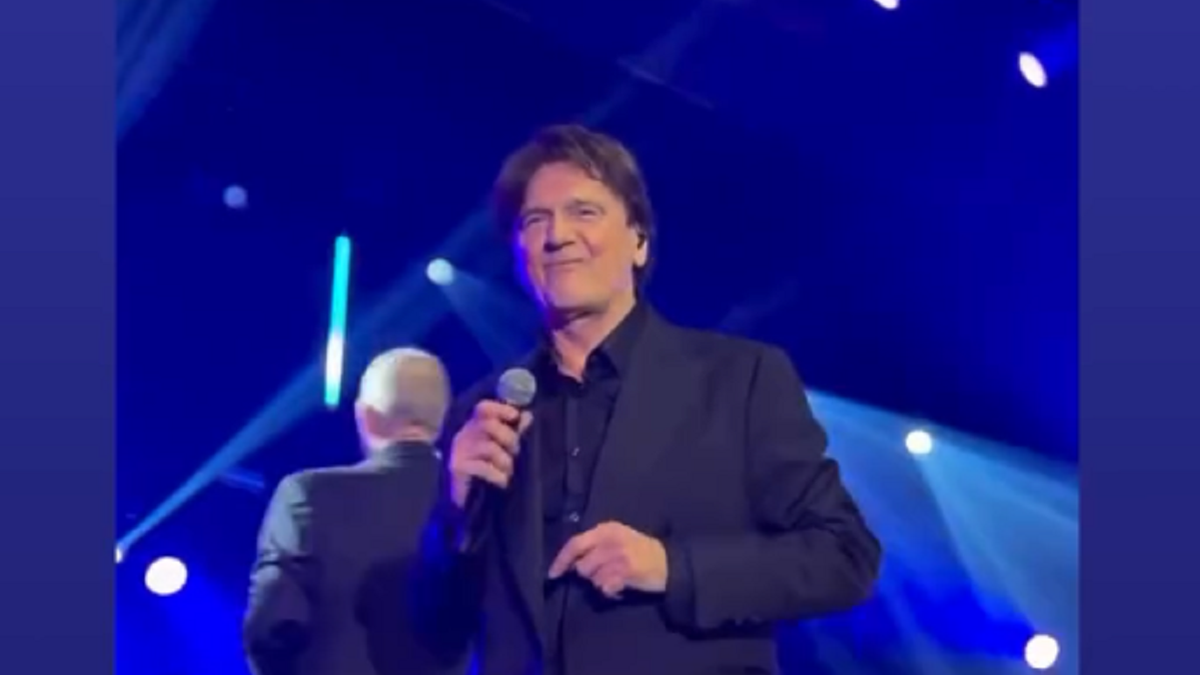 ČOLA OSTAVIO ĆERKU BEZ TEKSTA Prišao joj nasred koncerta, pa ona odmah sve podelila na mrežama! Una se od SKUPE TORBE ne odvaja (FOTO)