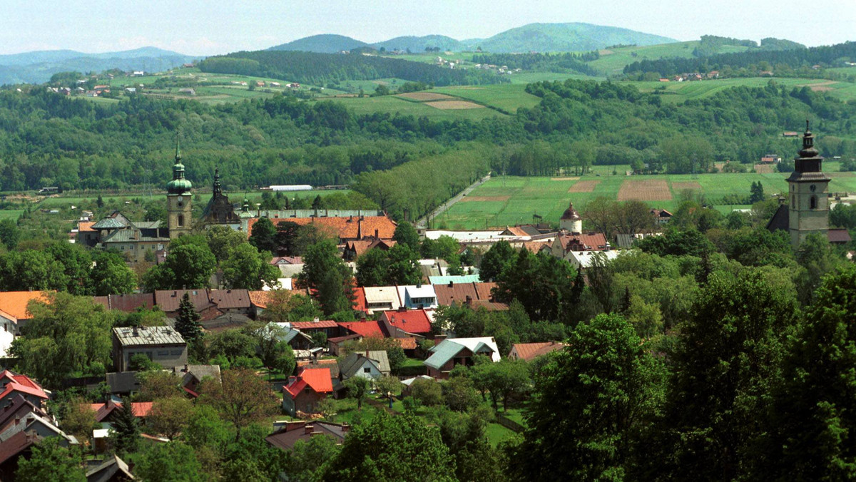 Choć ma ponad 200 lat, to jednak wszystko wskazuje na to, że nie będzie już symbolem Starego Sącza. Władze miasta chcą zmienić herb. Pierwsze rozmowy w tej sprawie zostały już przeprowadzone z heraldykami.