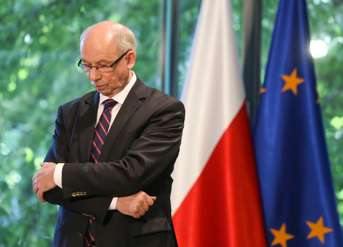 - Misją mojej delegacji, która jest silna i wpływowa w PE, jest bycie głosem milionów Polaków, którym jest dobrze w Unii, bo czują się u siebie - wyjaśnia polityk
