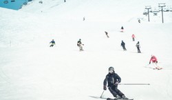 Polacy planują ferie zimowe. Oto nowy trend rodzinnych wyjazdów