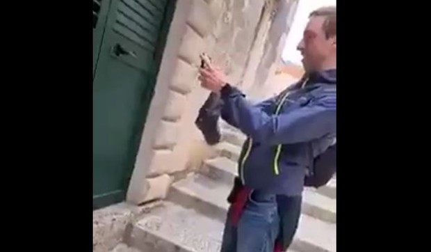 Lokalac sa Korčule se našalio sa turistom