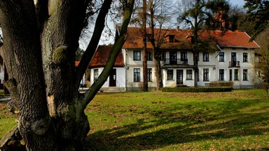 Środkowy palec, zasłanianie twarzy i wyzwiska. Studenci z Chin obrażani, "bo koronawirus"