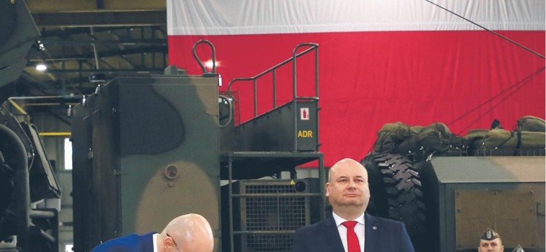Obrotowe drzwi dla człowieka Błaszczaka. Kim jest Sebastian Chwałek?