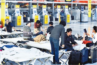 Władzę w liniach lotniczych przejęły sztaby kryzysowe