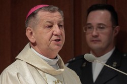 Apel biskupa do mundurowych: Szczepmy się, wskazania papieża Franciszka są jasne