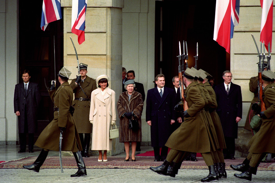 Elżbieta II i znani Polacy: Jolanta i Aleksander Kwaśniewscy, Warszawa 1996 rok