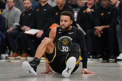 Curry wrócił, ale Warriors nie dali rady osłabionymi Suns [WIDEO]