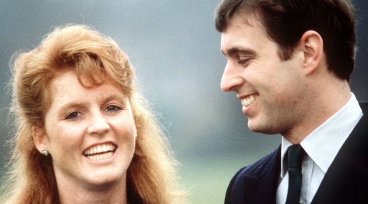 Sarah Ferguson és András yorki herceg eljegyzésük bejelentésének napján 1986 márciusában. Fotó: Getty Images