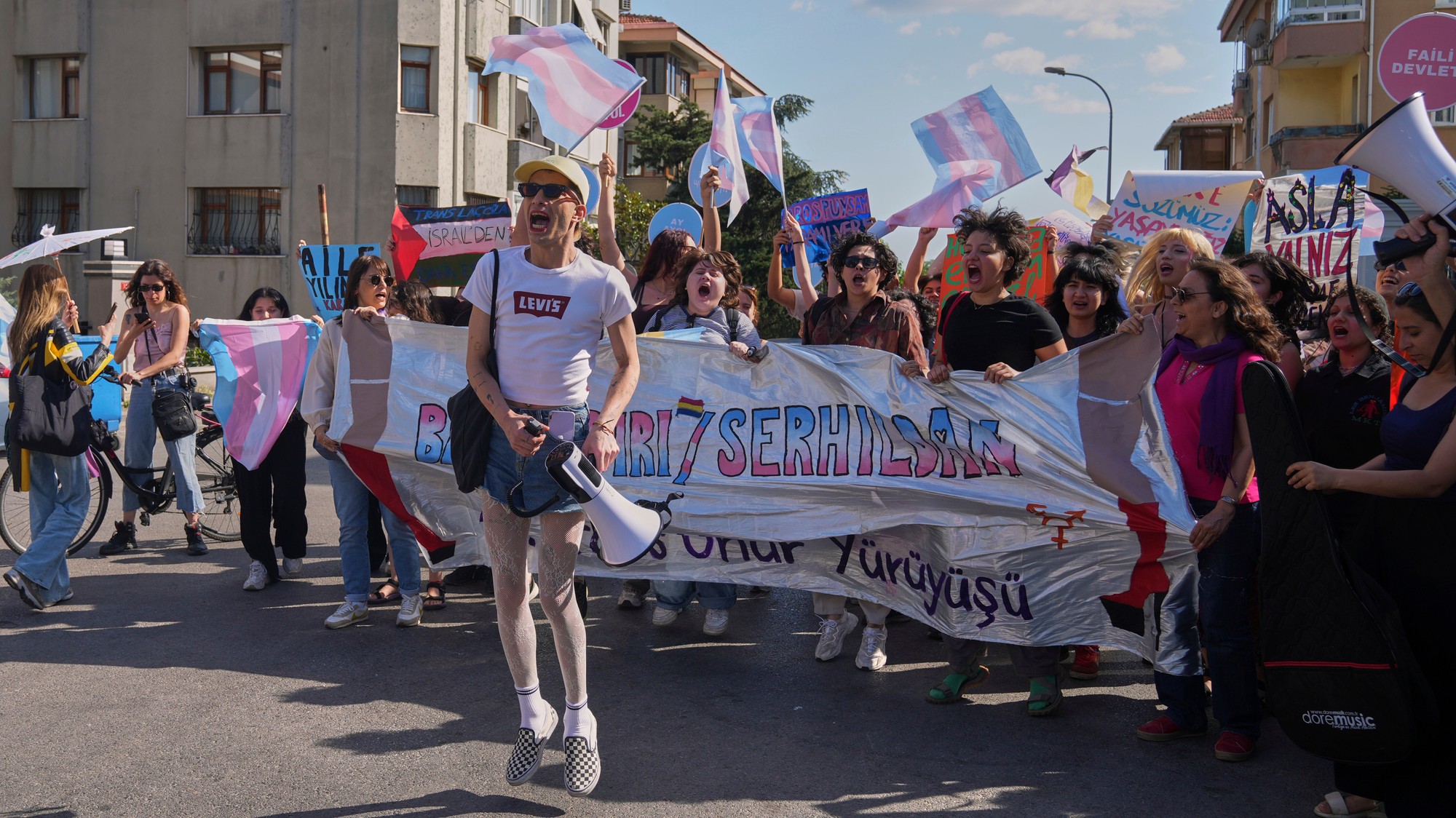 V Turecku zadržali desiatky ľudí v súvislosti s pochodom Pride.