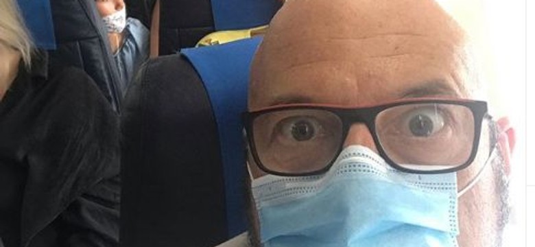 Piotr Gąsowski o podróży samolotem podczas pandemii: Reżyser Bareja by się nie powstydził takiej sceny