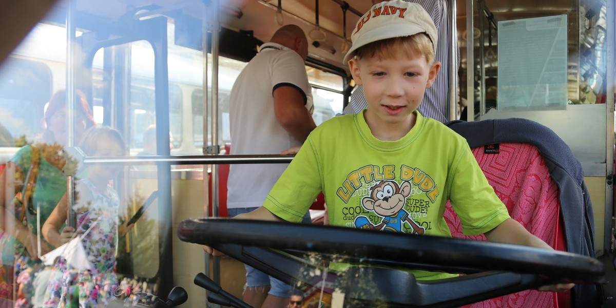 Święto miłośników komunikacji. W sobotę w zajezdni autobusowej przy ul. Woronicza odbyły się Dni Transportu Miejskiego