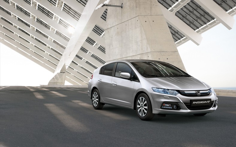 Honda Insight 
Kolejny model hybrydowej Hondy napędzany jest dokładnie tym samym układem co Jazz Hybrid, czyli 1,3-litrowym silniczkiem z 14-konnym elektrycznym motorem.
Cena:
1.3 IMA CVT	S 	        79 700
1.3 IMA CVT	Comfort 	85 700
1.3 IMA CVT	Elegance 	90 800
1.3 IMA CVT	Executive 	96 900