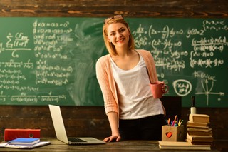 Nauczyciele dostaną podwyżki? Tak odbiją się na nich rządowe plany