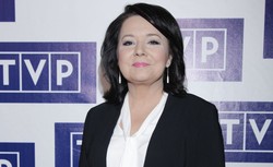 Zawsze marzyła o byciu pierwszą gwiazdą "Wiadomości". Jest autentyczna i myśli tak jak PiS. "Polityka" o Danucie Dunin-Holeckiej