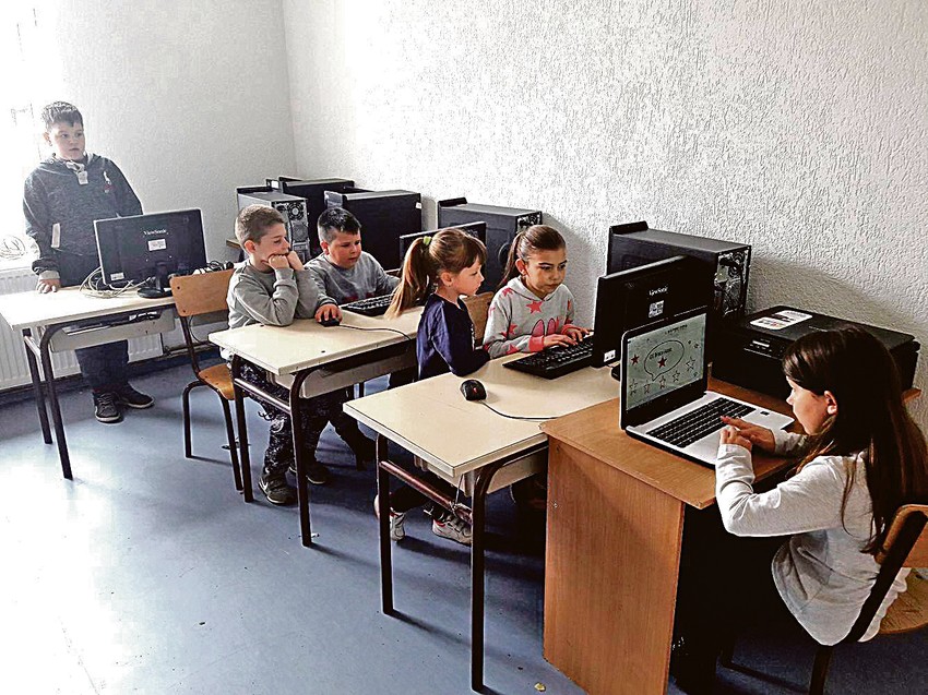 deca su nedavno dobila računare, pa sada žele da stalno budu u kabinetu za informatiku