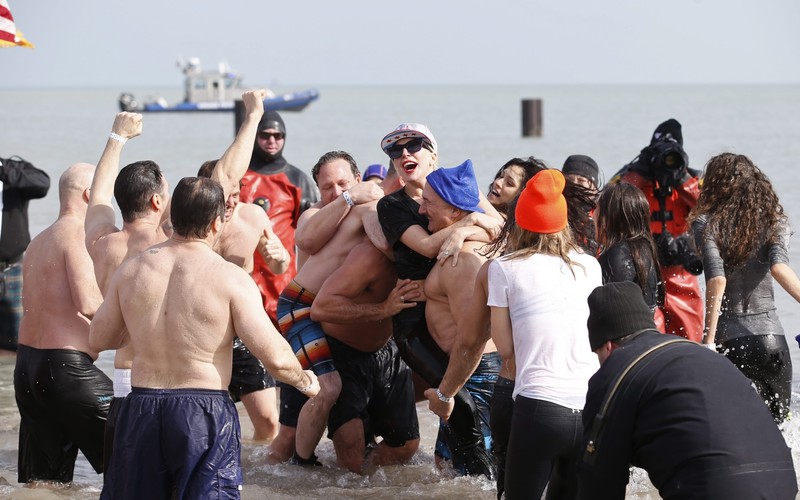 Lady GaGa i Taylor Kinney morsami w szczytnym celu