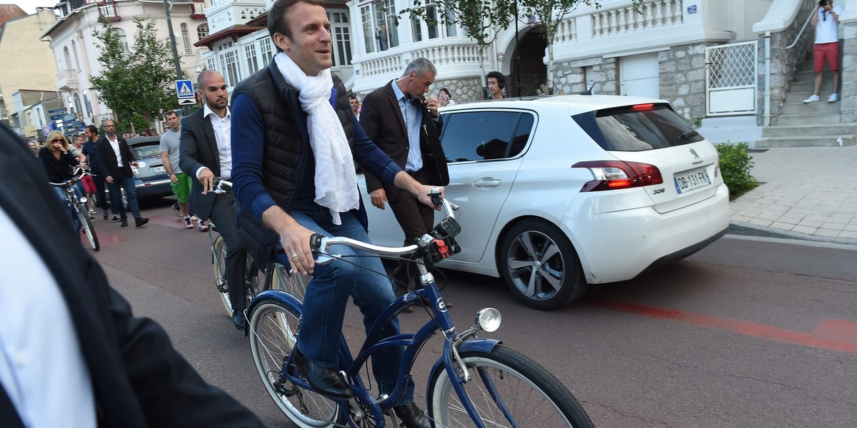 Dzień przed wyborami prezydent Macron zachęcał Francuzów do udziału w nich przy okazji przejażdżki rowerowej. To dla niego kluczowe wybory. Żeby wdrożyć zapowiadane reformy, musi uzyskać większość w parlamencie