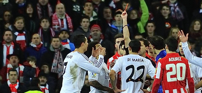 Ronaldo dał się sprowokować. Uderzył rywala i wyleciał z boiska. WIDEO