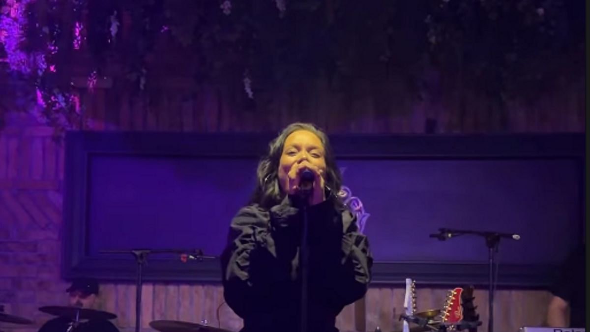 HITNO PREKINUT NASTUP TRUDNE EDITE ARADINOVIĆ U ČAČKU Bačen suzavac u klubu, izbio haos