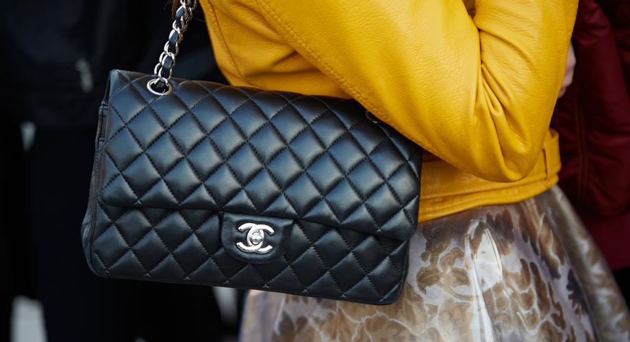 Luksusowe torebki vintage w obłędnych cenach. Chanel na łańcuszku to klasyk