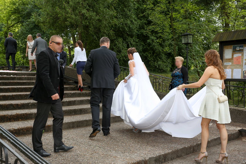 Piękna i obszerna suknia ślubna