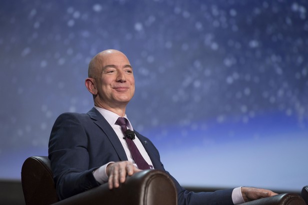 Jeff Bezos jest najbogatszym człowiekiem świata. Jak doszedł do swojego majątku?