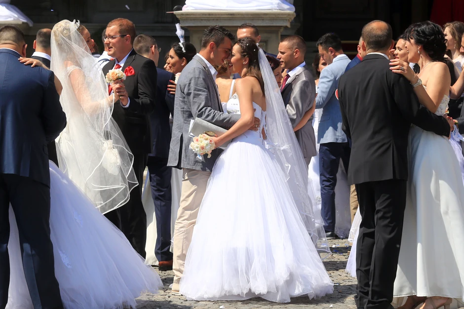 Prvi ples je odigran uz SARS-ovu pesmu "Lutka", najpopularniju numeru na svim venčanjima