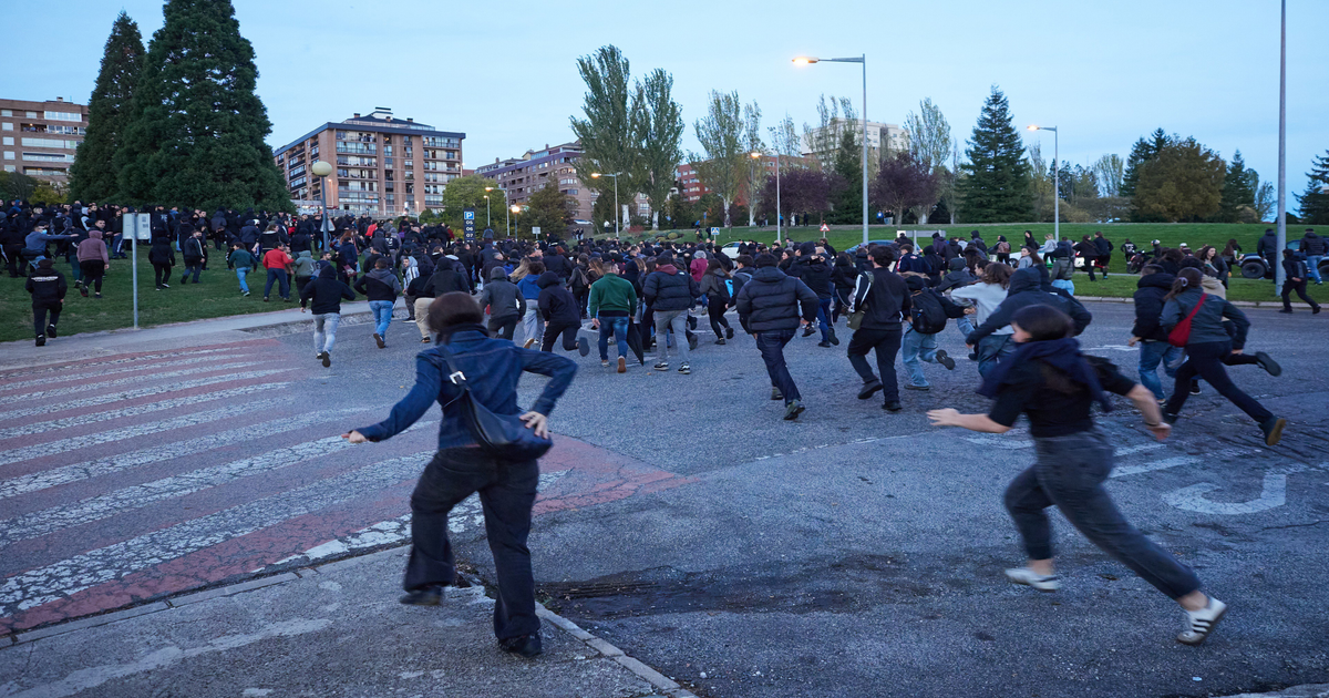 Encapuchados agreden a un periodista al cubrir una protesta en Pamplona
