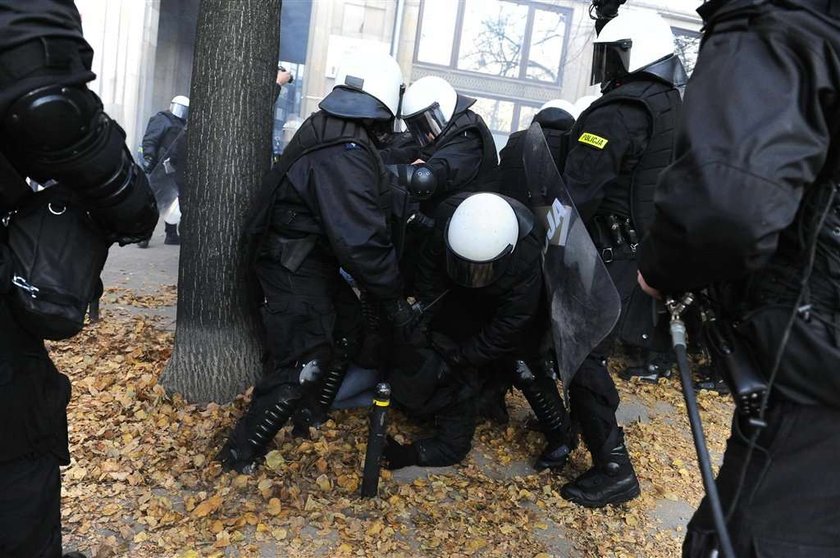 policja, zadyma, demonstracja, dzień niepodległości