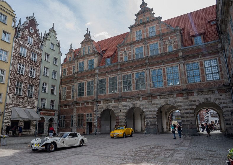 The Grand Tour: Eurocrash w Gdańsku. Z przodu Mitsuoka Le-Seyde, za nią Chevrolet SSR