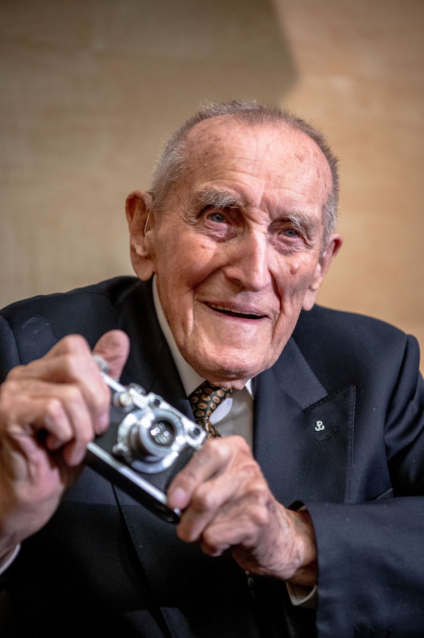 Żołnierz AK przekazał muzeum swój aparat fotograficzny