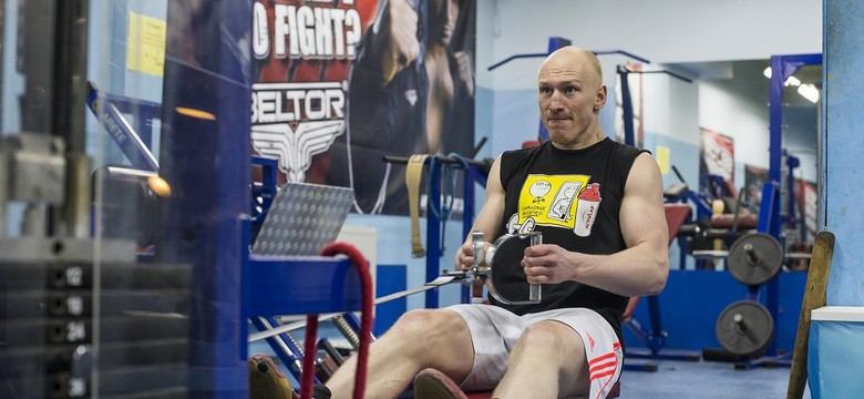 Walka Krzysztofa "Diablo" Włodarczyk z Beibutem Szumenowem dopiero w 2016 roku