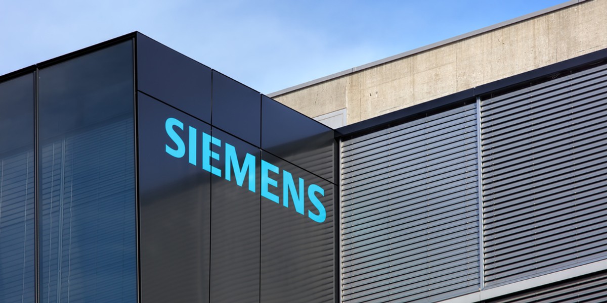 Siemens zapowiadał weryfikację swoich interesów w Rosji