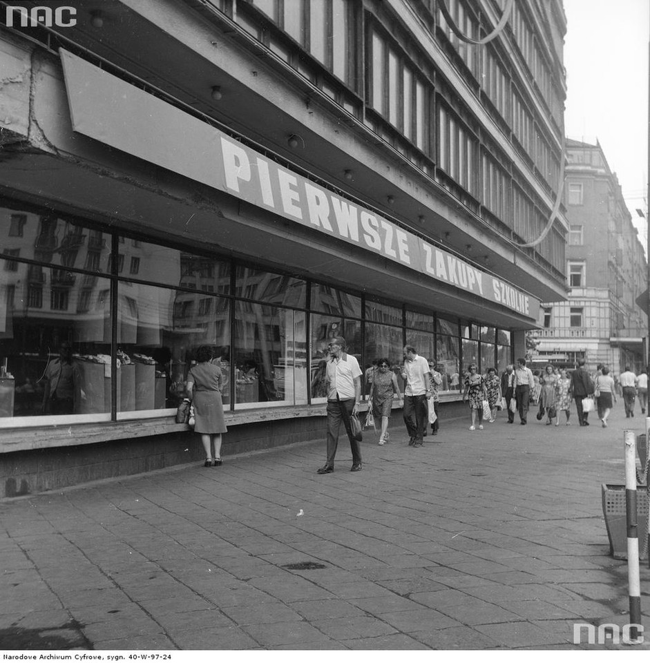 Centralny Dom Towarowy, lipiec 1975. Fot. NAC