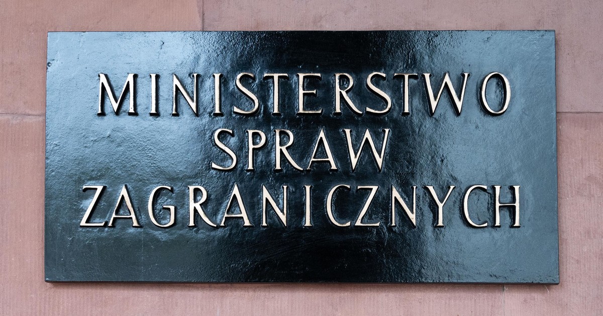 Duża zmiana w MSZ. Media: współpracownik ministra Sikorskiego odchodzi