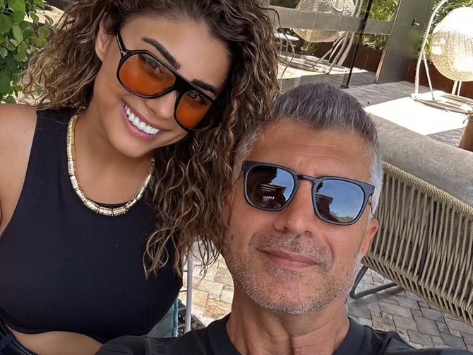 Turski glumac Ozdžan Deniz sa suprugom